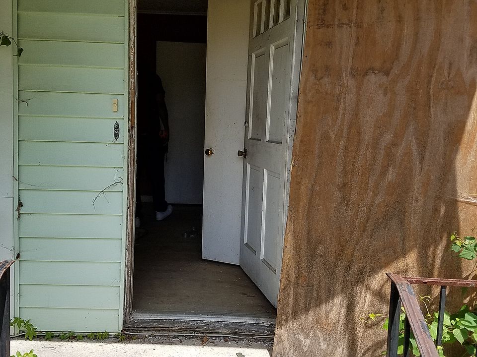 1st image of 154 Wadley St NW