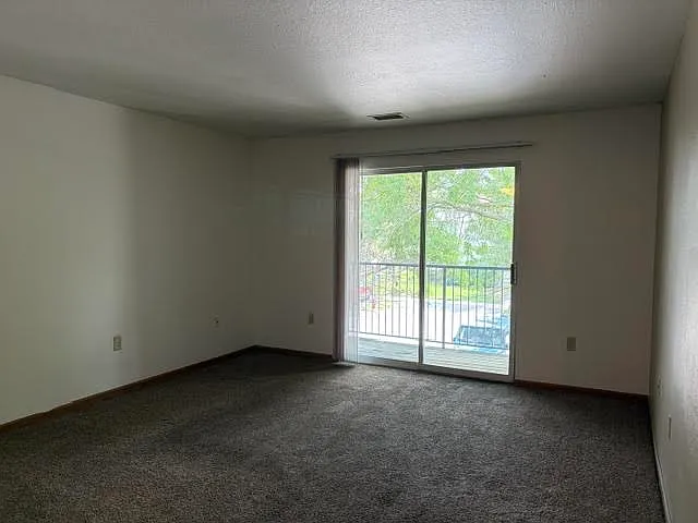 2 bed, $1,089 — Photo 2