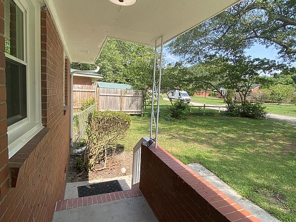 4th image of 400 Durant Dr