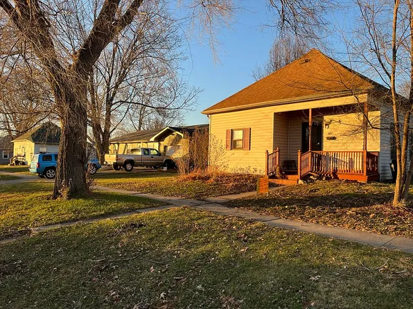 805 W Montgomery St, Knoxville, IA 50138