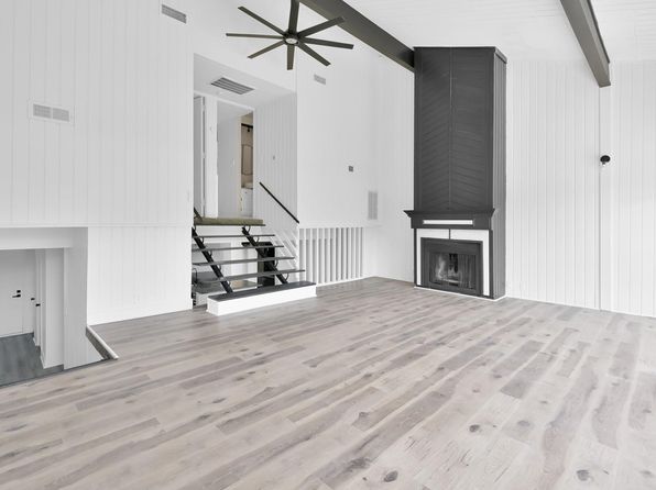 27 Lakeway St, Conroe, TX 77304