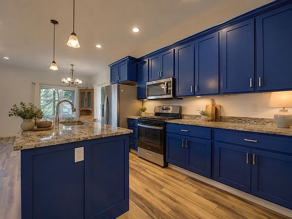 4th image of 602 E Madison #36