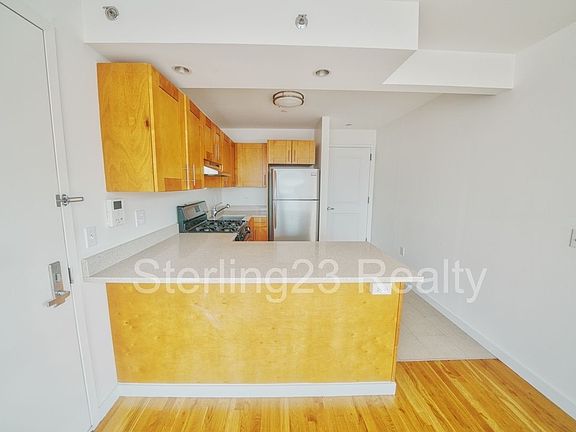 2nd image of 25-50 Crescent St #5BB