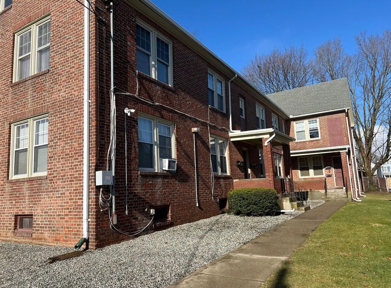 2 bed, 960 sqft, $1,870 — Photo 1