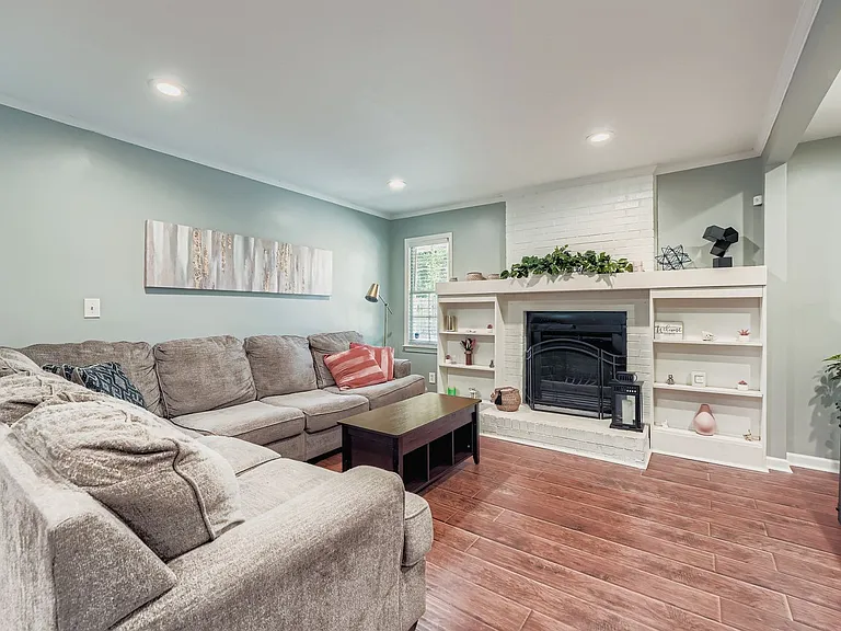 2116 Trailwood Rd — Photo 9