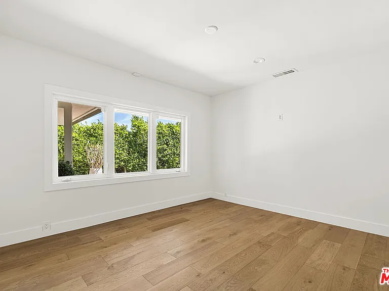 9881 Beverly Grove Dr — Photo 22