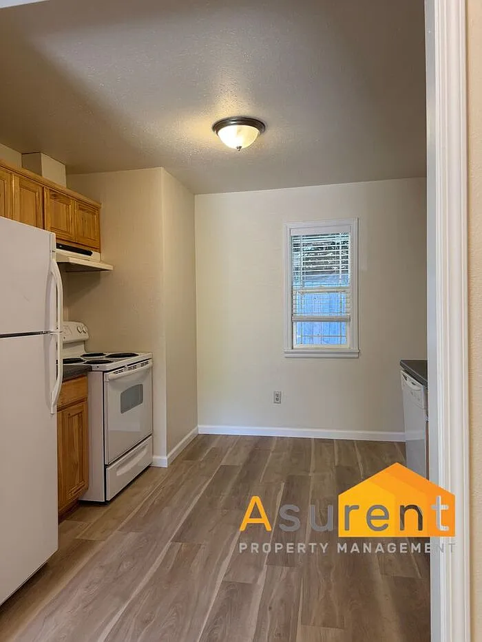 2 bed, 1.0 bath, 847 sqft, $1,595 — Photo 3