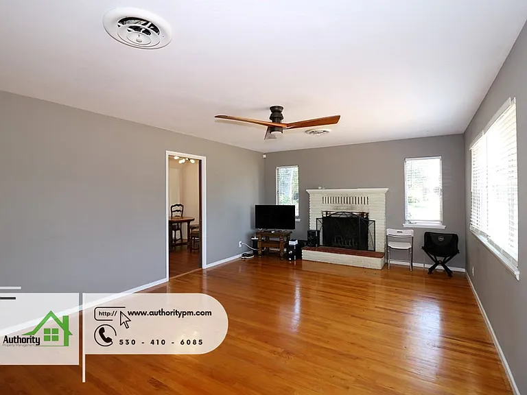 1848 Shady Ln — Photo 5