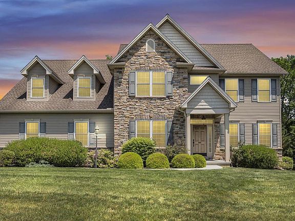 2nd image of 1915 Osprey Cir