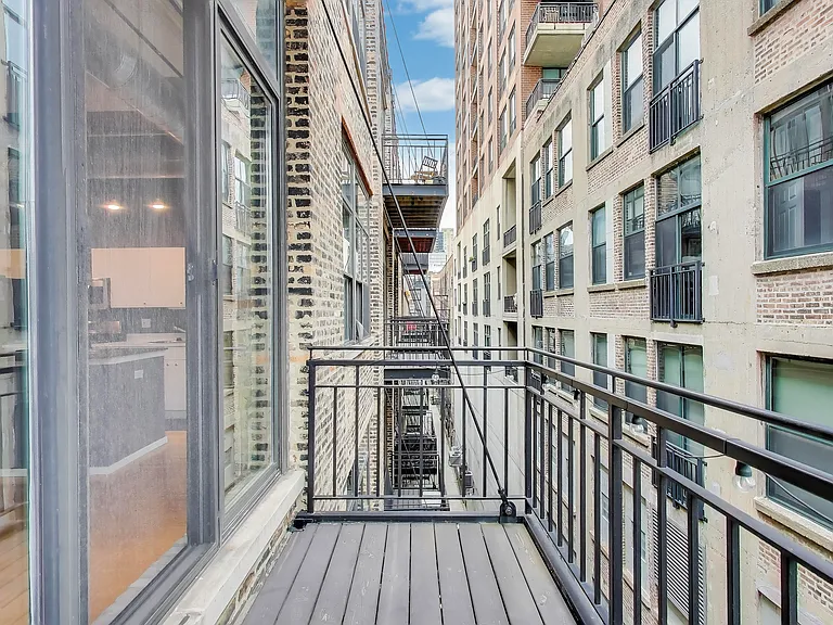 375 W Erie St #522 — Photo 19