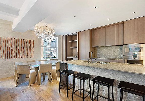 4th image of 23 E 10th St APT 319