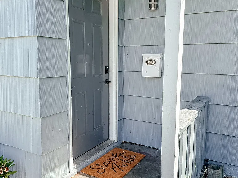 2220 S 8th St — Photo 2