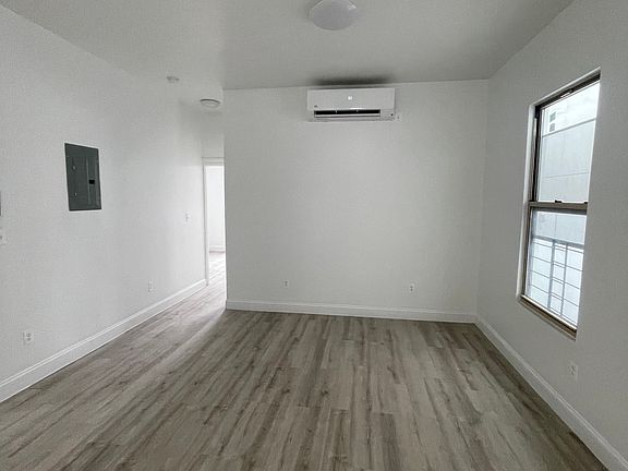 3rd image of 1147 Hoe Ave APT 3