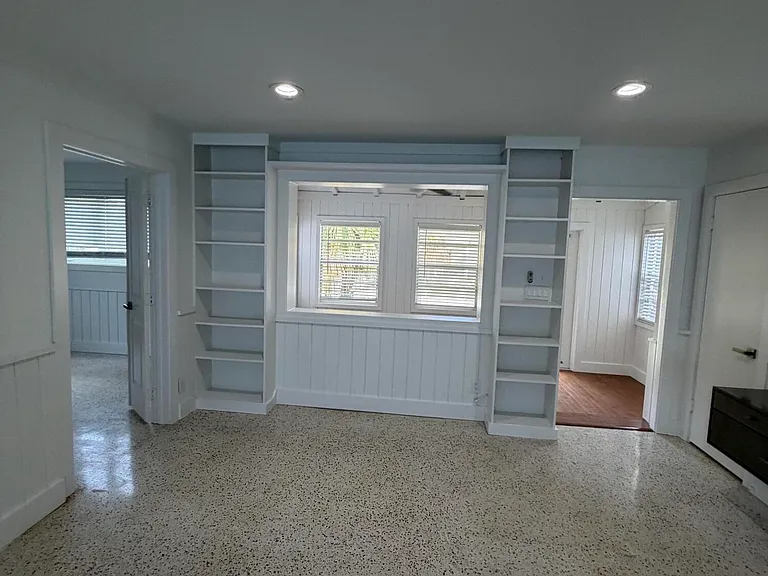 204 S Seacrest Cir — Photo 15