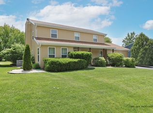 575 Waterford Dr, Lindenhurst, IL 60046