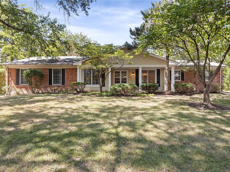 1st image of 419 Caprice Gardens Ct