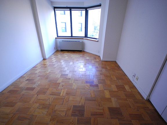 4th image of 415 E 37th St APT 06J