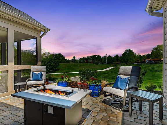 3rd image of 6542 Riverrun Ln