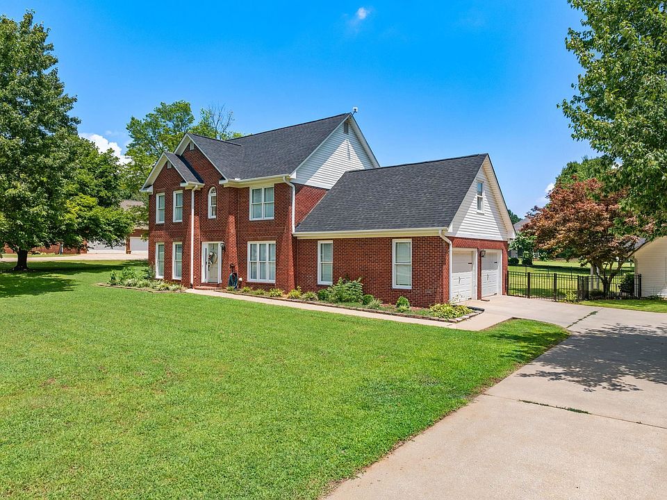 1st image of 333 Reynolds Dr