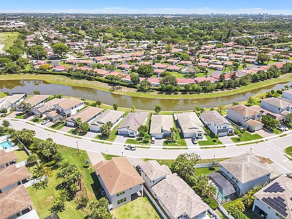 3rd image of 4242 Rosa Dr