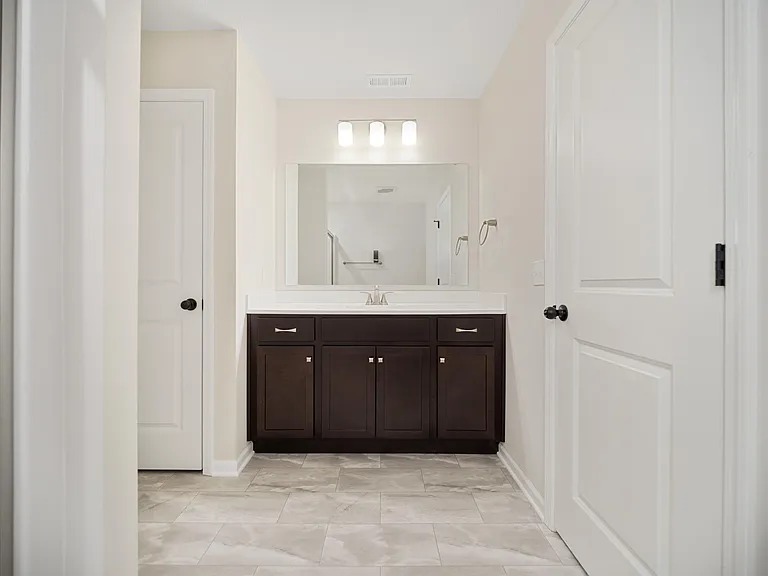 1045 W Hamilton Rd N — Photo 9