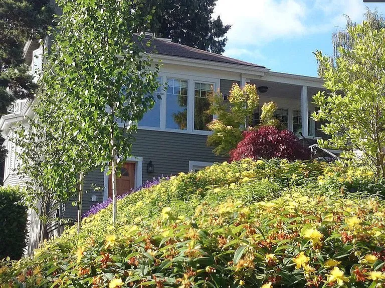 Outside picture in the spring and full bloom.