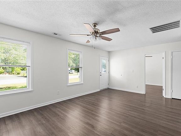 5th image of 355 Weatherford Dr