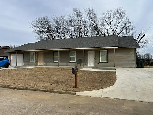 1102 N Willow Dr Photo 1