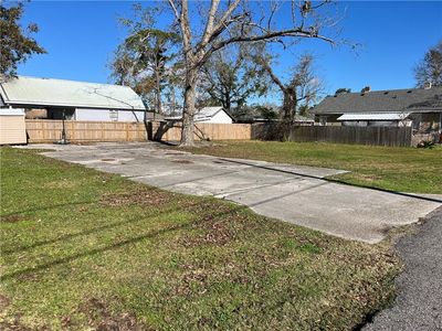 235 W Easy St, Destrehan, LA, 70047