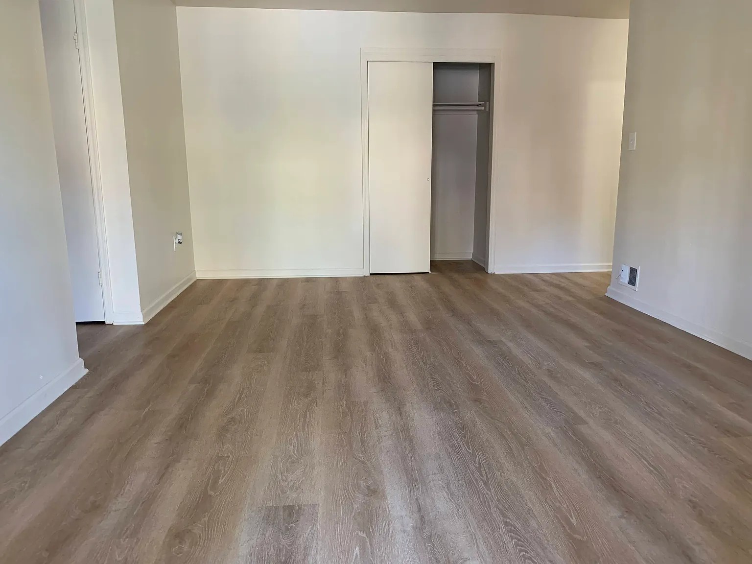 2 bed, 1200 sqft, $2,200 — Photo 2