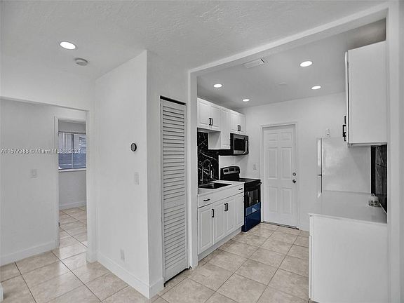 2nd image of 708 N 20th Ct #2
