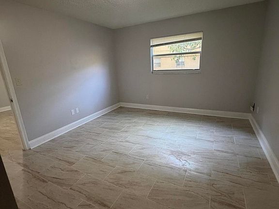 3rd image of 4111 Stirling Rd APT 106