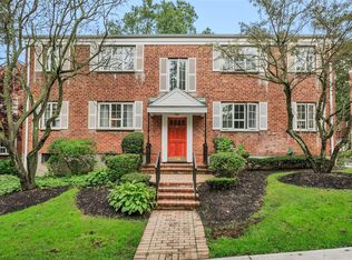 46 Nathan Hale Dr APT 56A, Huntington, NY 11743