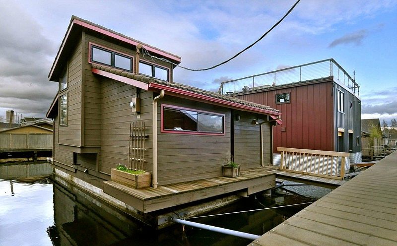 Create your lifestyle! Live your dream: Float on the water w/your boat along side, minutes from downtown.
