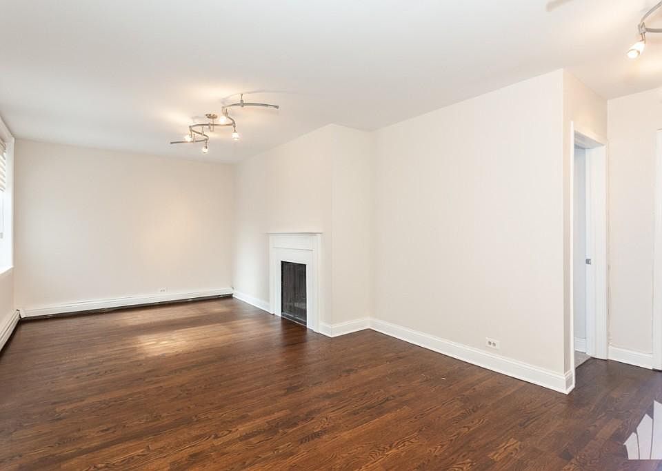 1st image of 626 W Waveland Ave