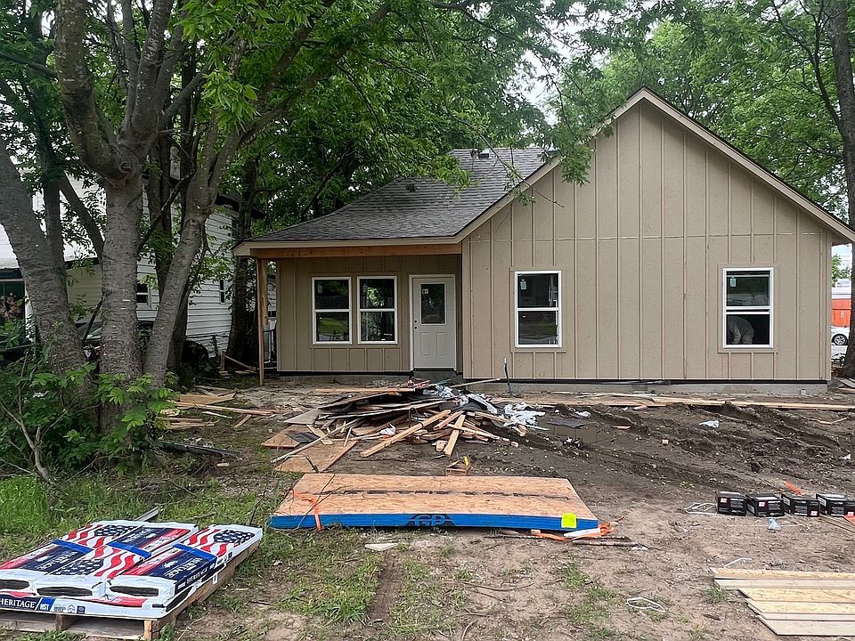 1st image of 400 E 2nd St