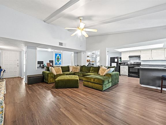 3rd image of 2819 Killdeer Ln