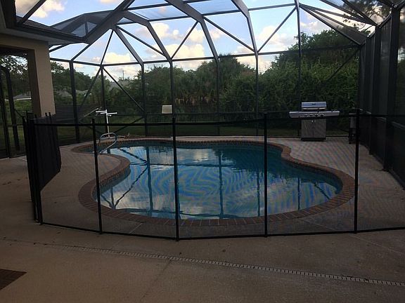 3rd image of 6423 Flora Vista Pl