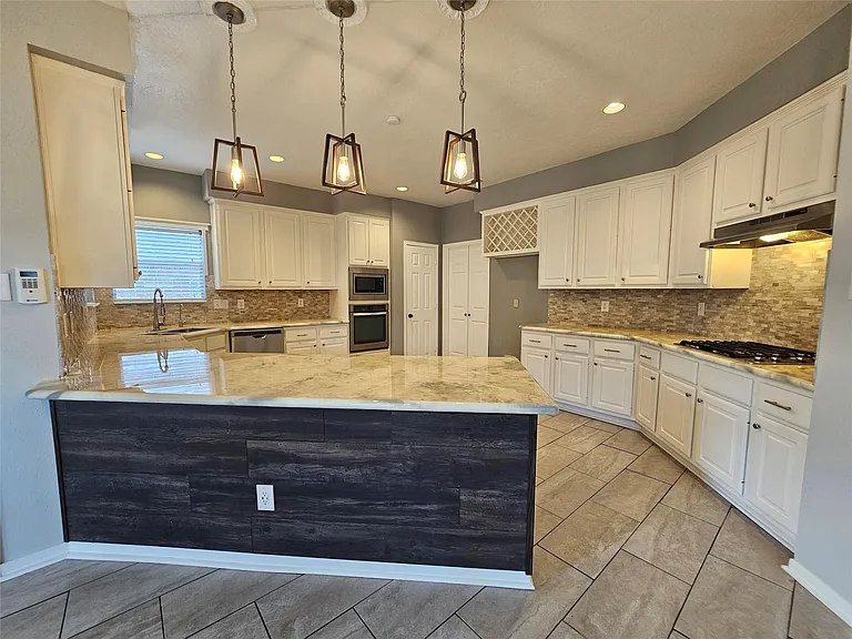 15015 Dawnbrook Dr — Photo 8