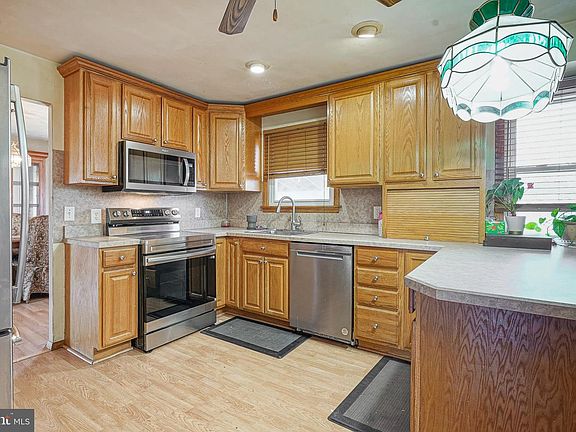 3rd image of 1638 Red Oak Rd