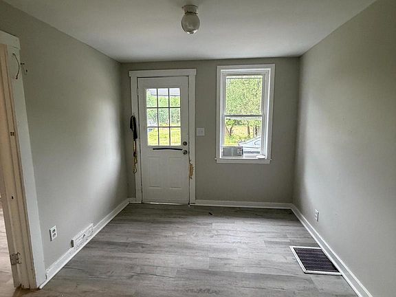 3rd image of 124 Stanger Ave