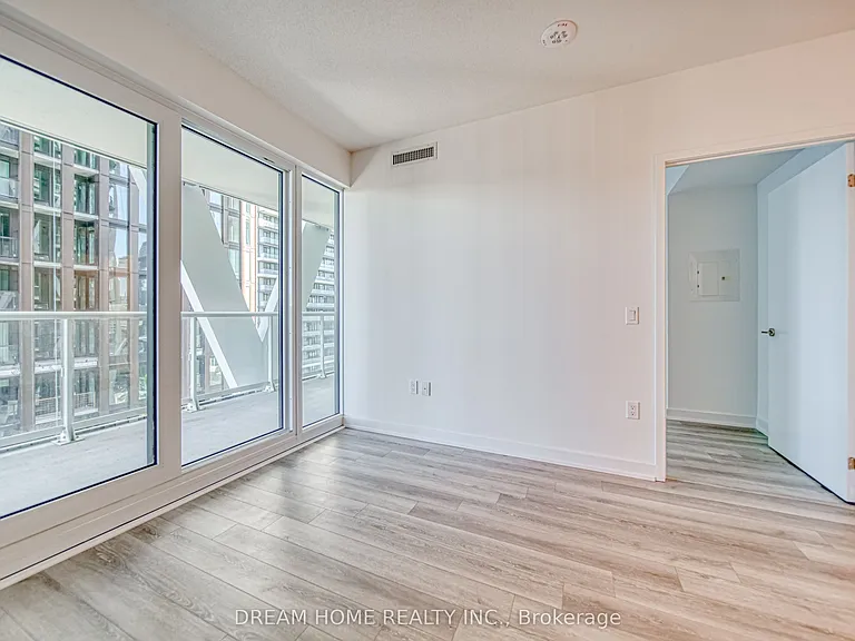 230 Simcoe St #1921 — Photo 10