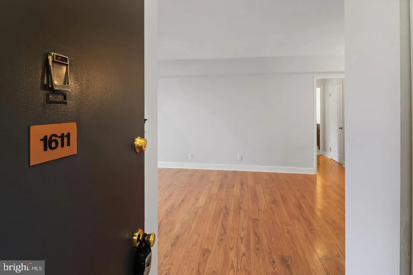 1 bed, 1.0 bath, 734 sqft, $1,400 — Photo 4