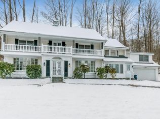 2 Lakeview Dr, Katonah, NY 10536