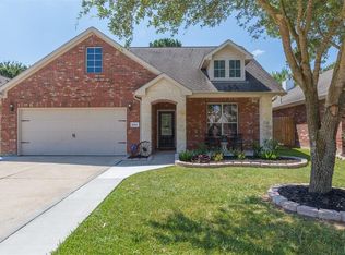 1064 Misty Cliff Dr, Dickinson, TX 77539
