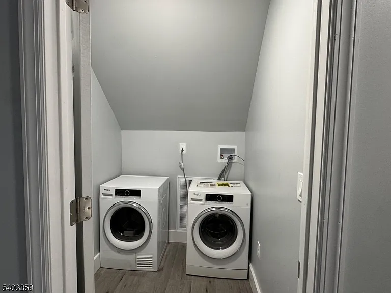 327 N Maple Ave — Photo 8