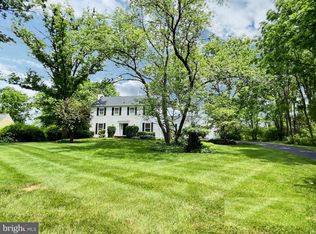 216 Penn View Dr, Pennington, NJ 08534