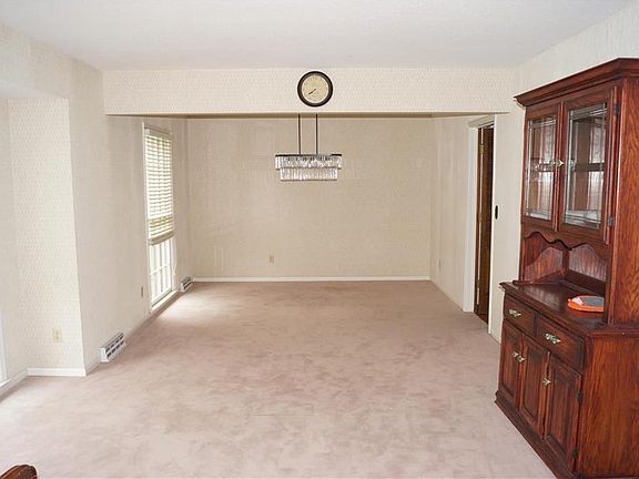2nd image of 2925 Taylor Dr