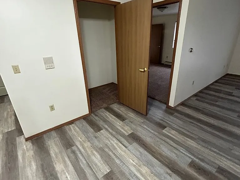 220 W Valley Rd — Photo 17