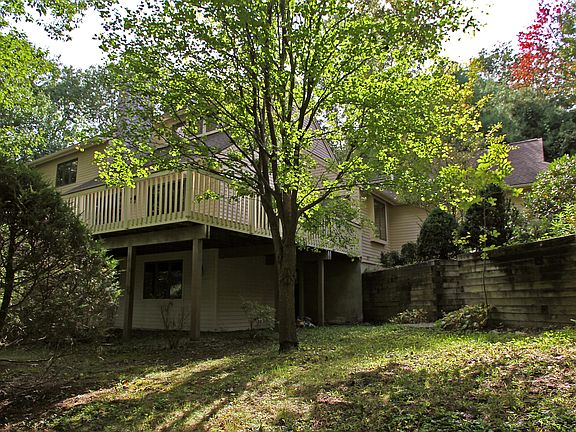 2nd image of 30 Green Harbour Ln
